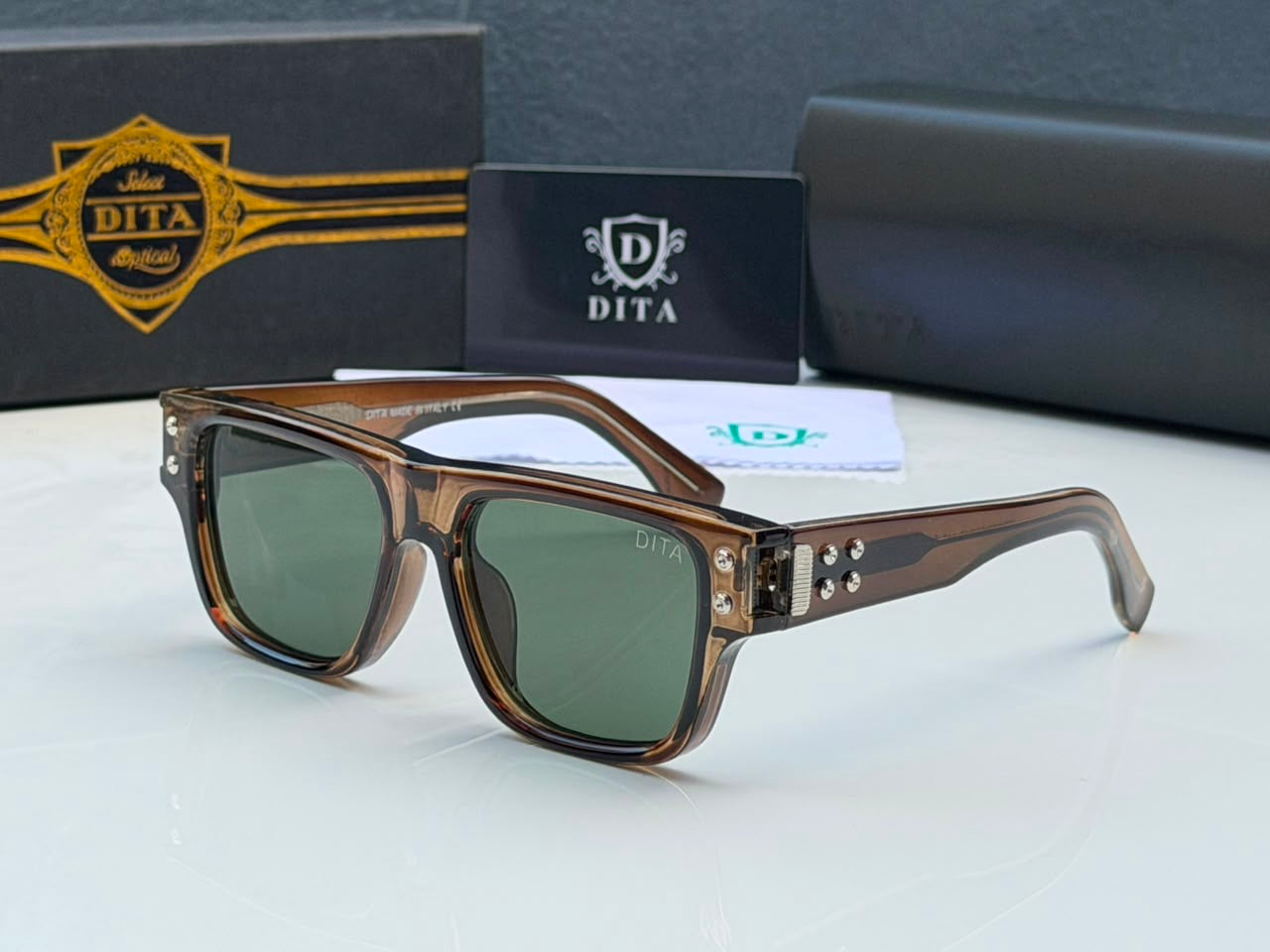 DITA BROWN GREEN GLASS