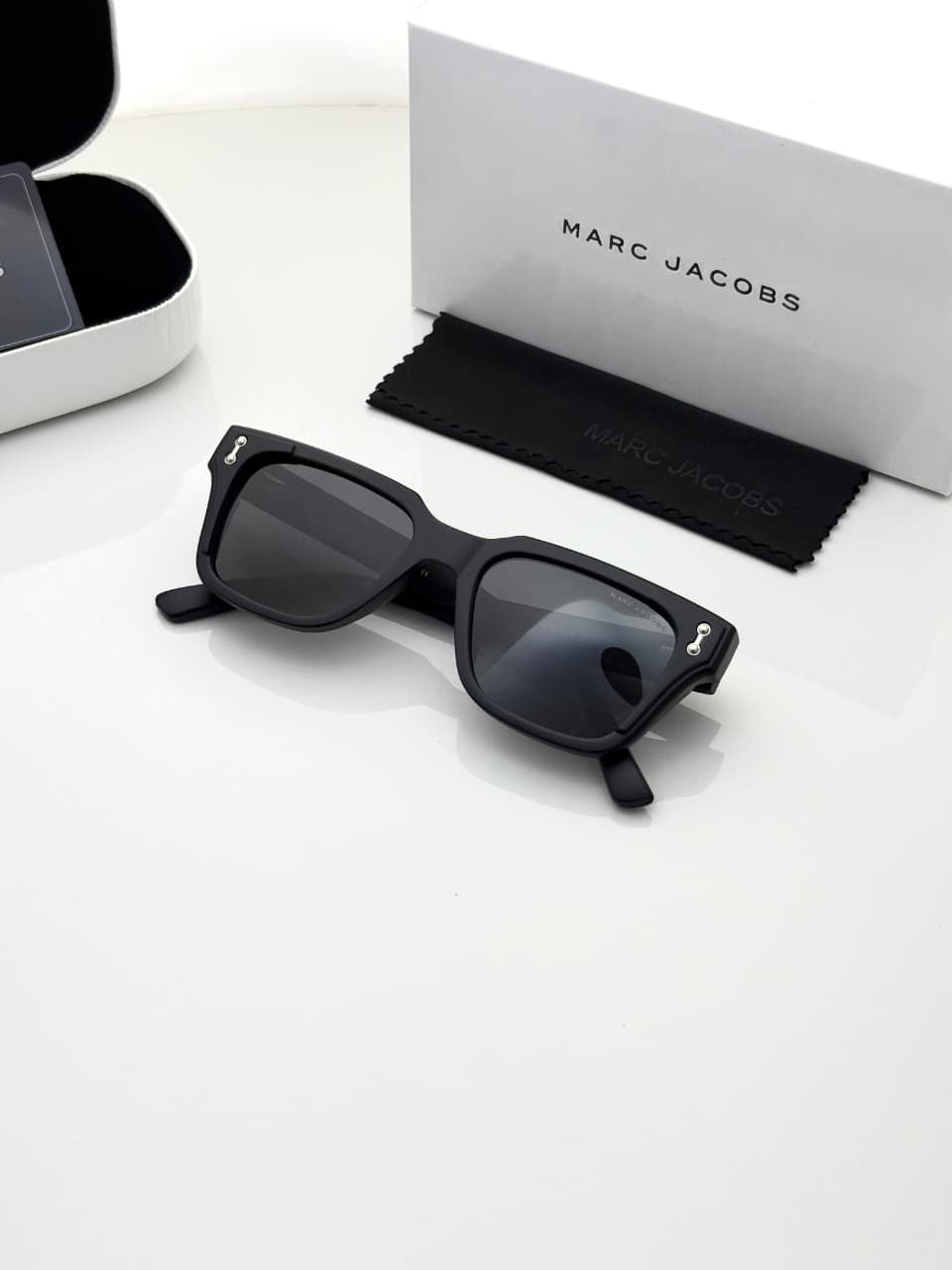 MARC JACOBS 26034