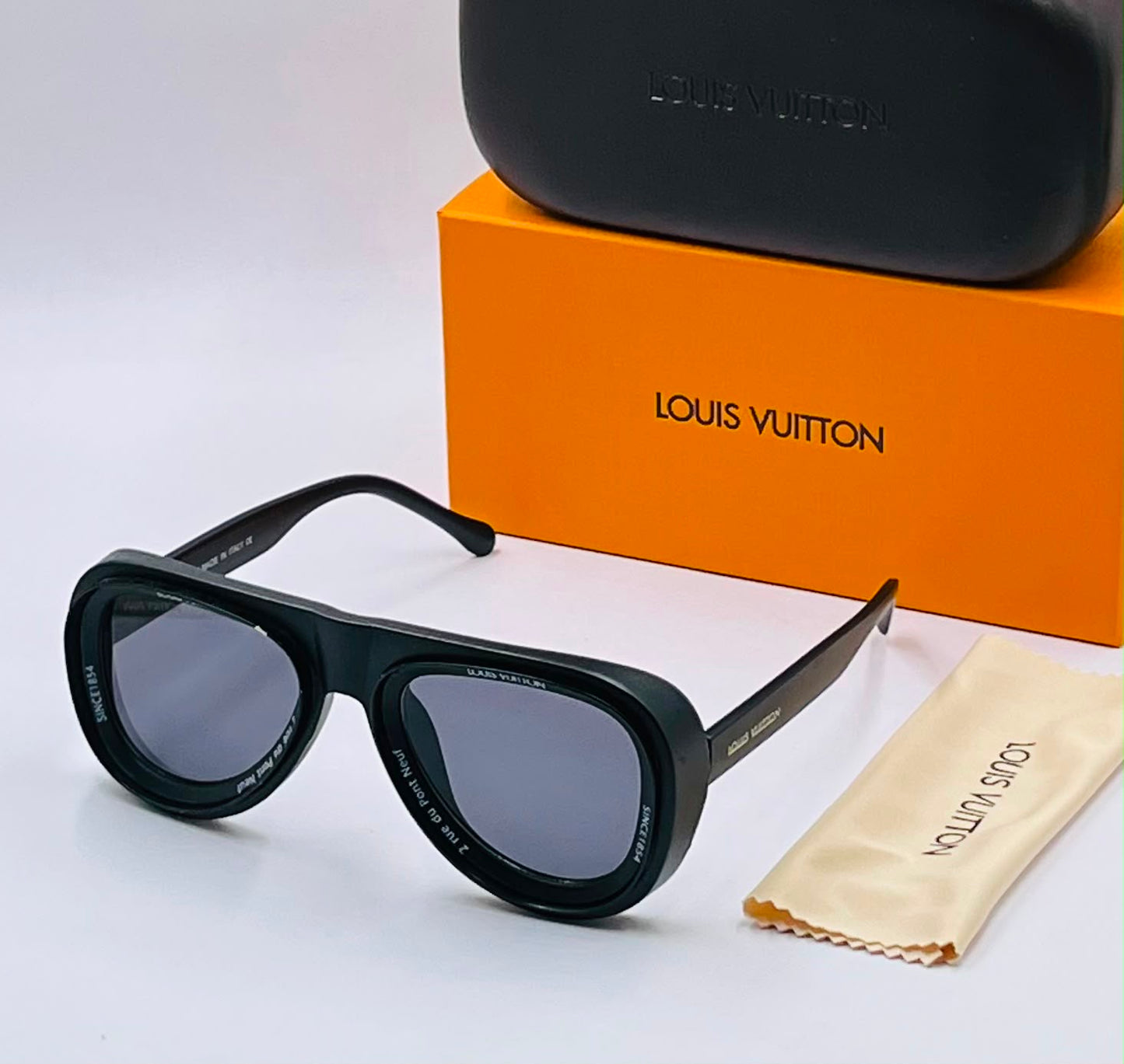 LOUIS VUITTON black