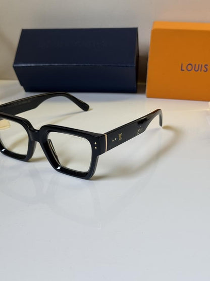 Louis_Vuitton_98170_Black_Frame