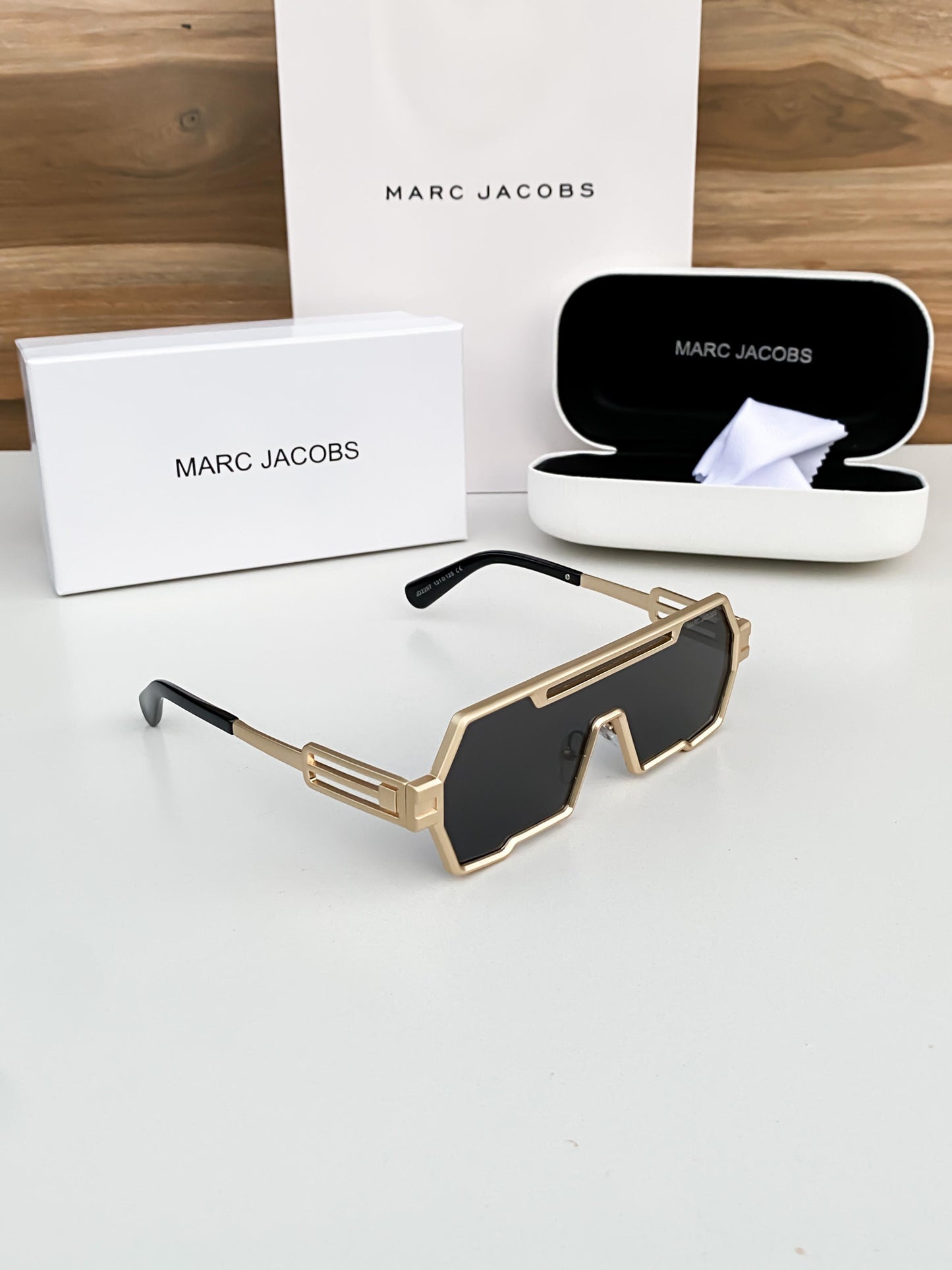 MARC JACOBS BLACK GOLD