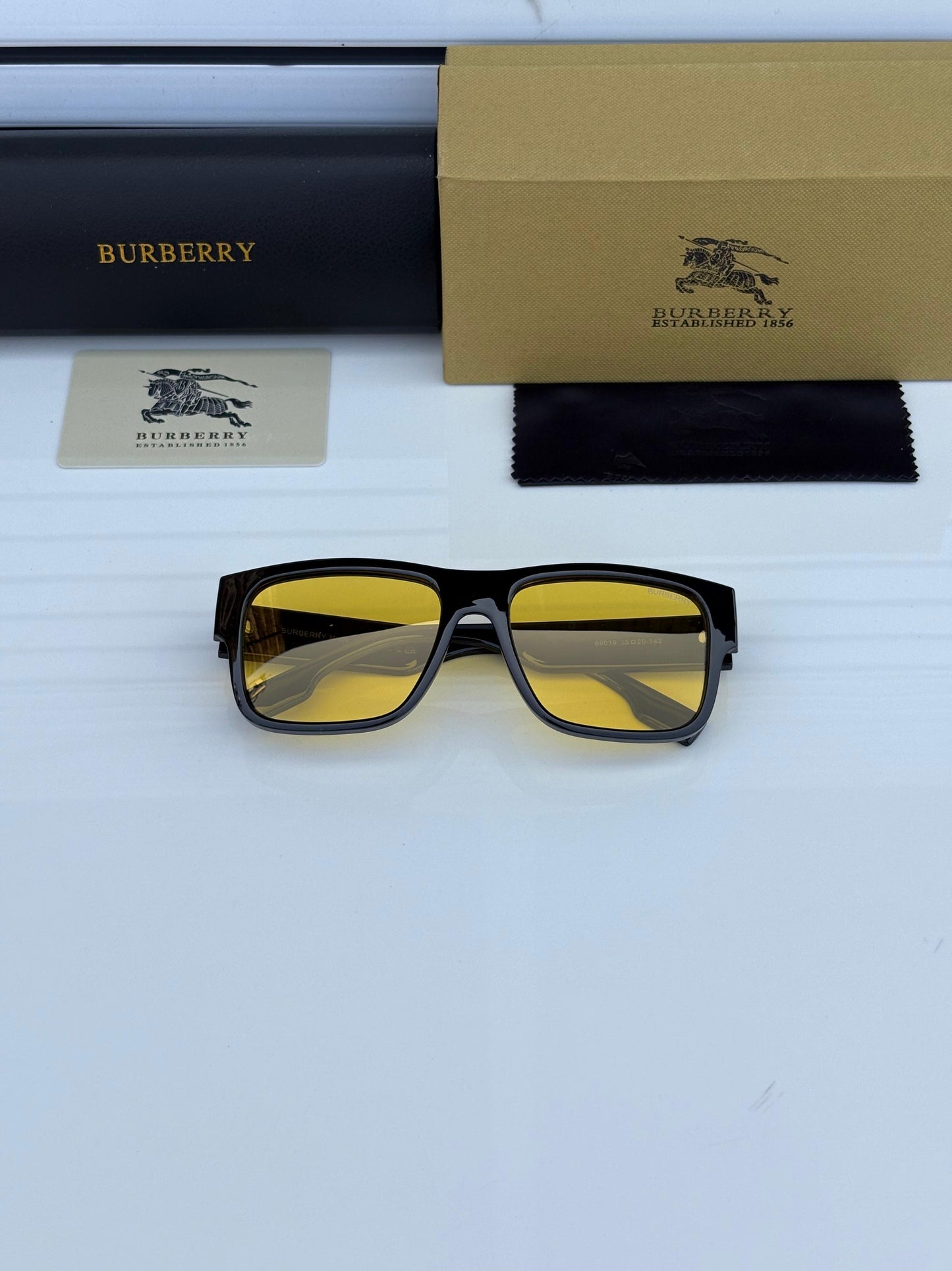 BURBERRY BLACK YELLOW