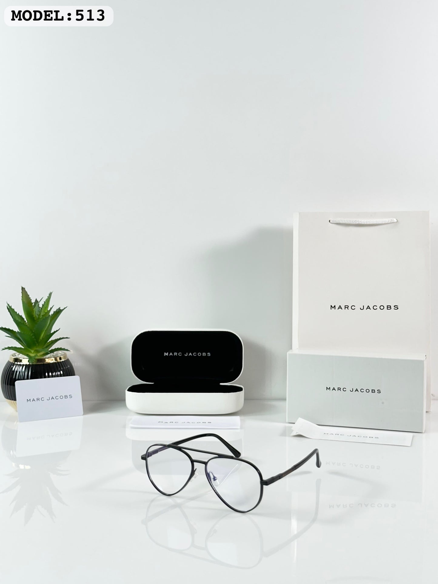 MARC JACOBS 513
