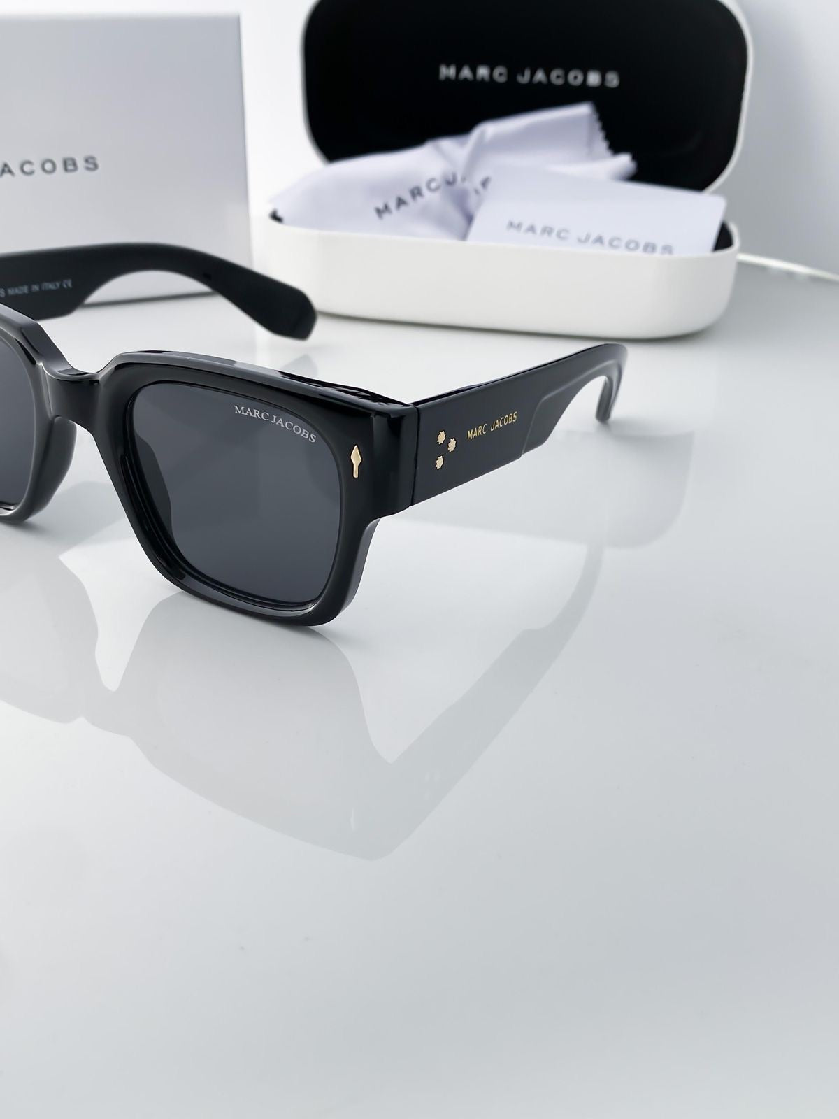 MARC JACOBS 1126 FULL BLACK