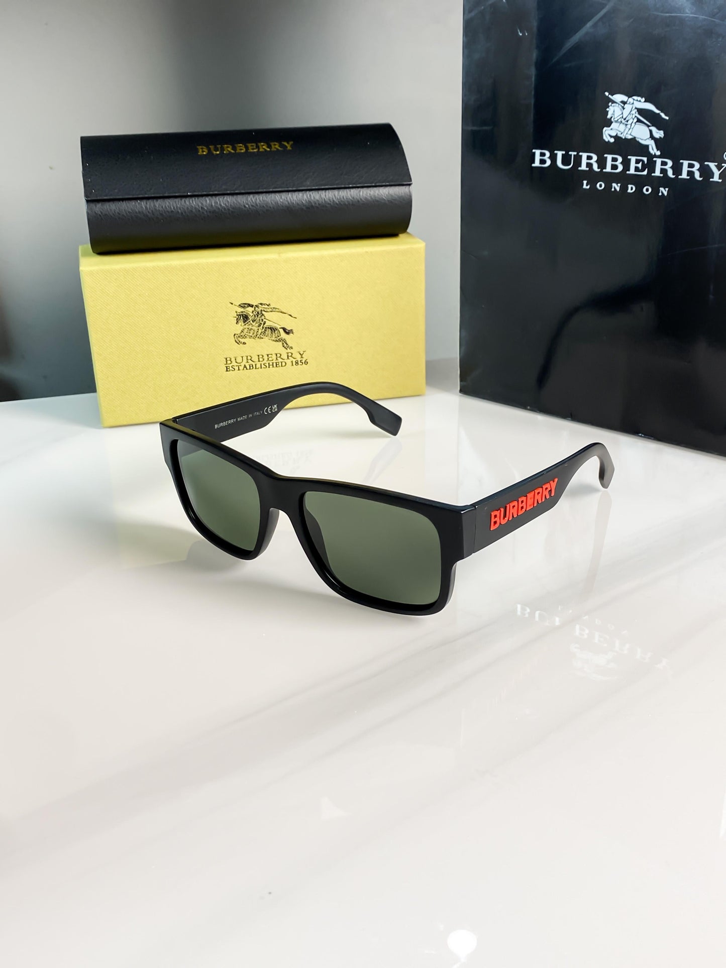 BURBERRY BLACK GREEN RED LOGO