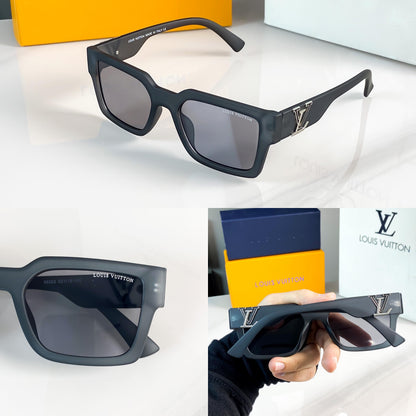 LOUIS VUITTON GREY BLACK