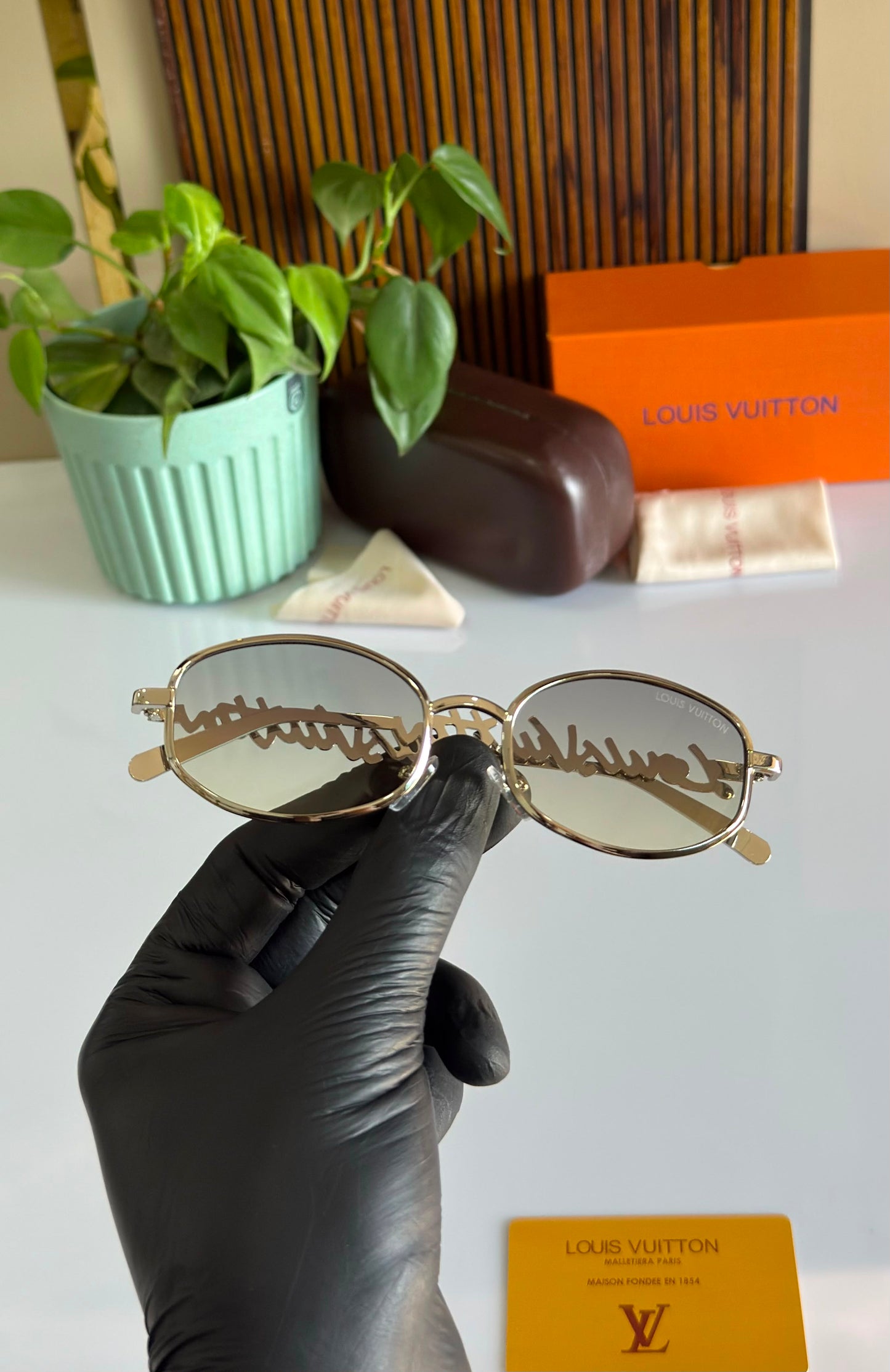 LOUIS VUITTON