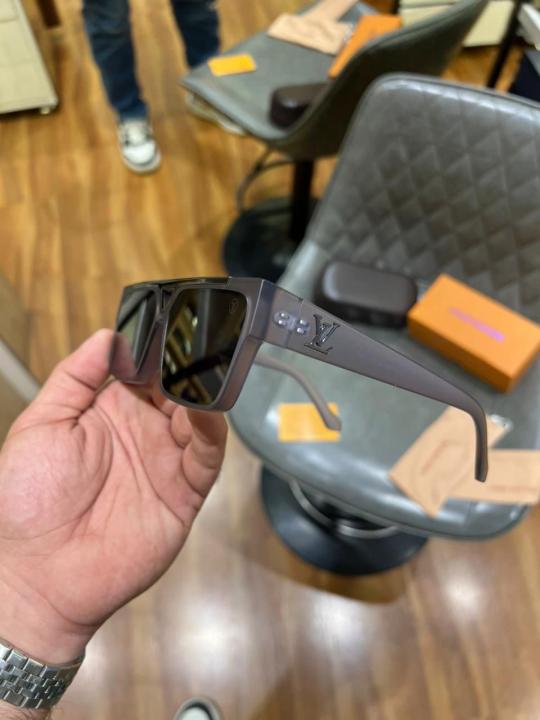 Louis_vuitton_1984_matt_grey