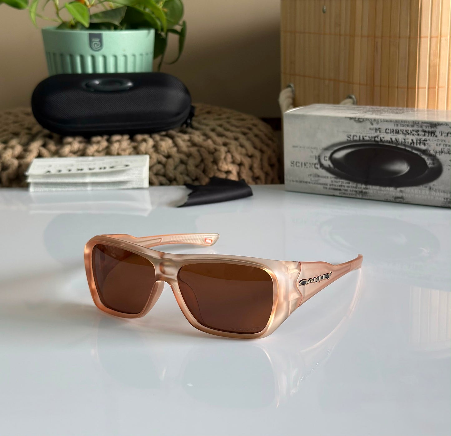 OAKLEY