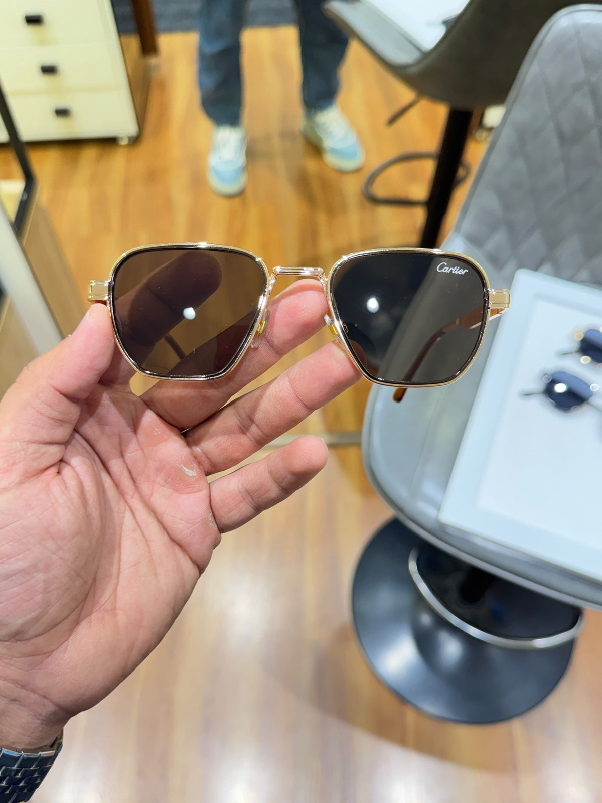 CARTIER GOLDEN BROWN ￼