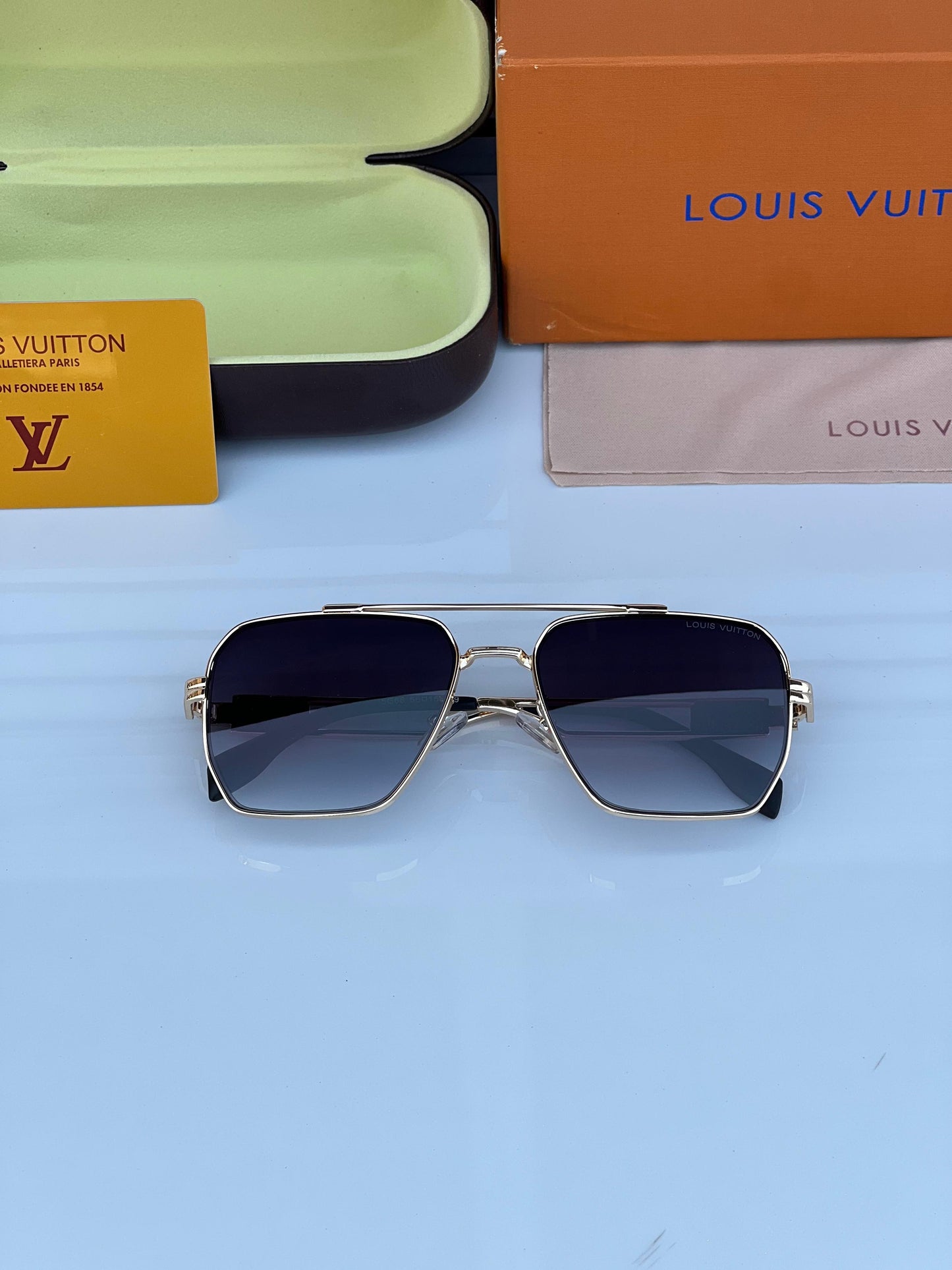 LOUIS VUITTON 66 GOLD BLACK