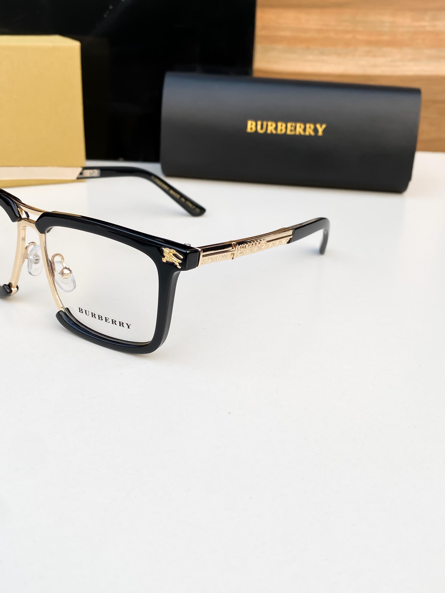 BURBERRY FRAME GOLD BLACK