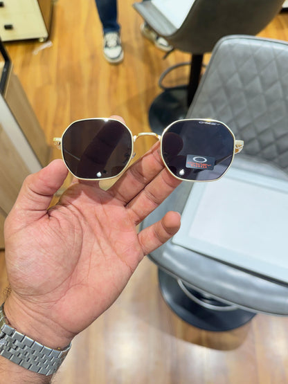 OAKLEY
