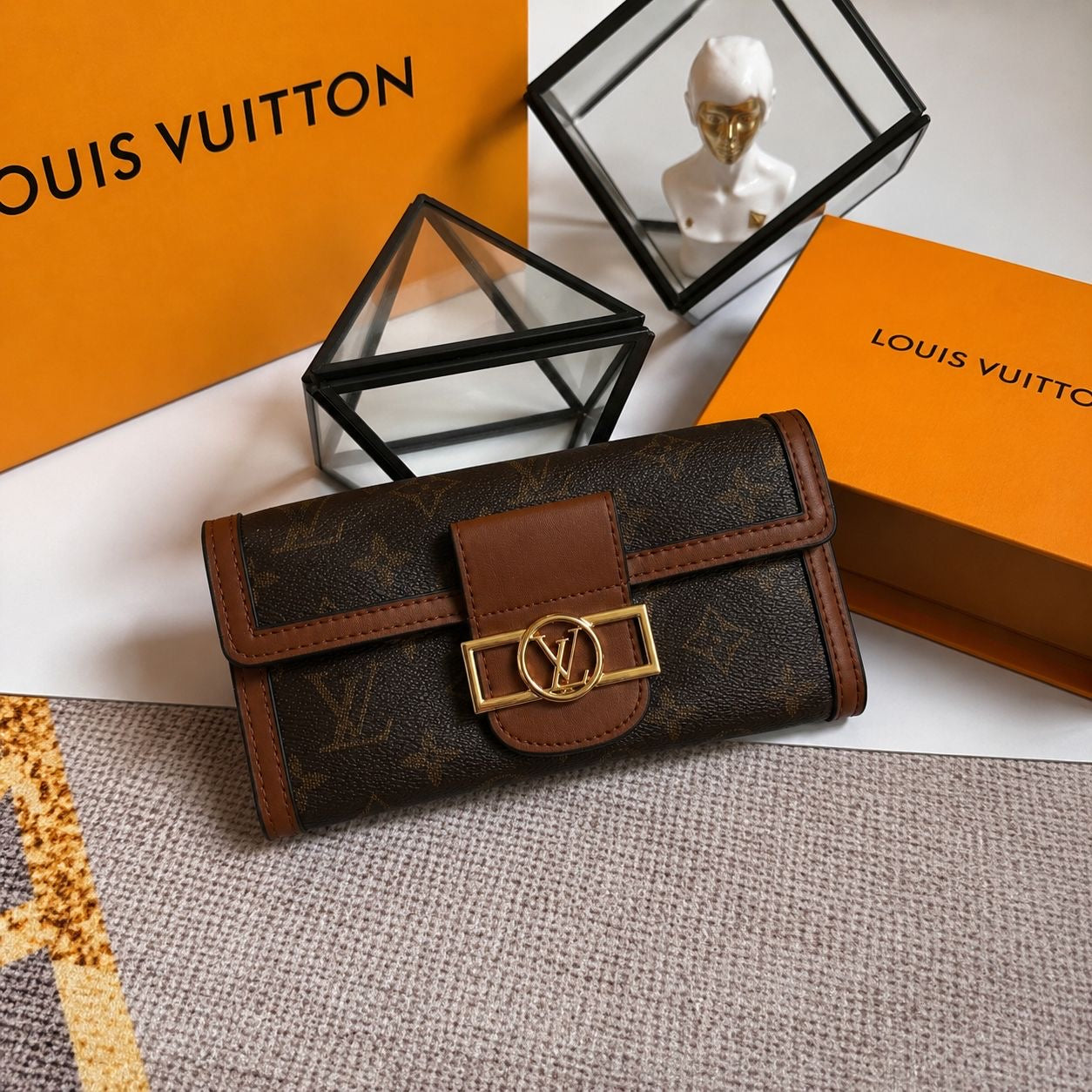LOUIS_VUITTON