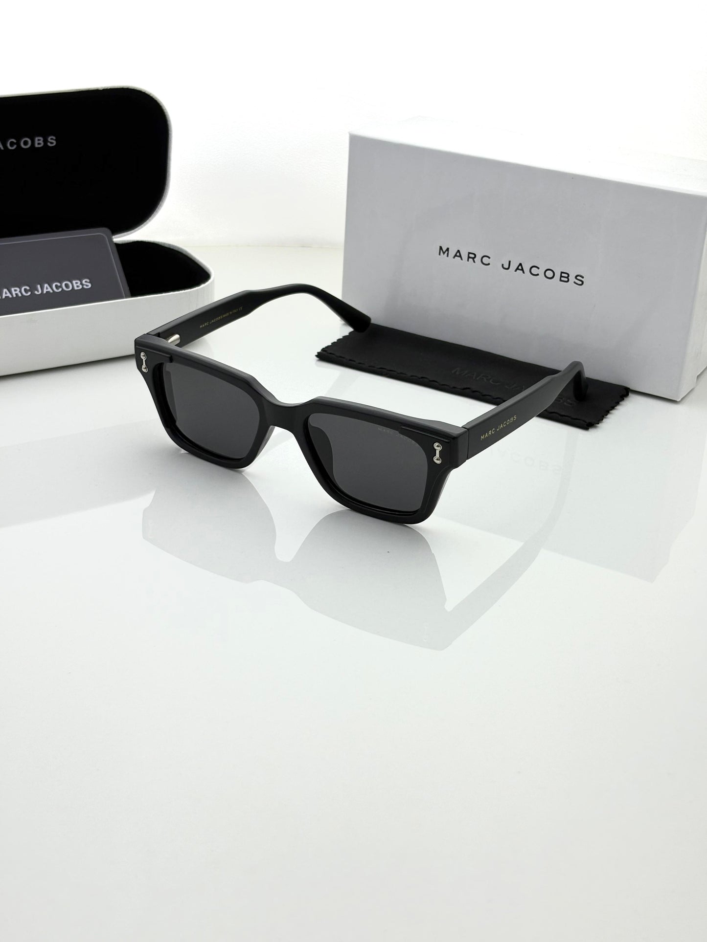 MARC JACOBS 26034