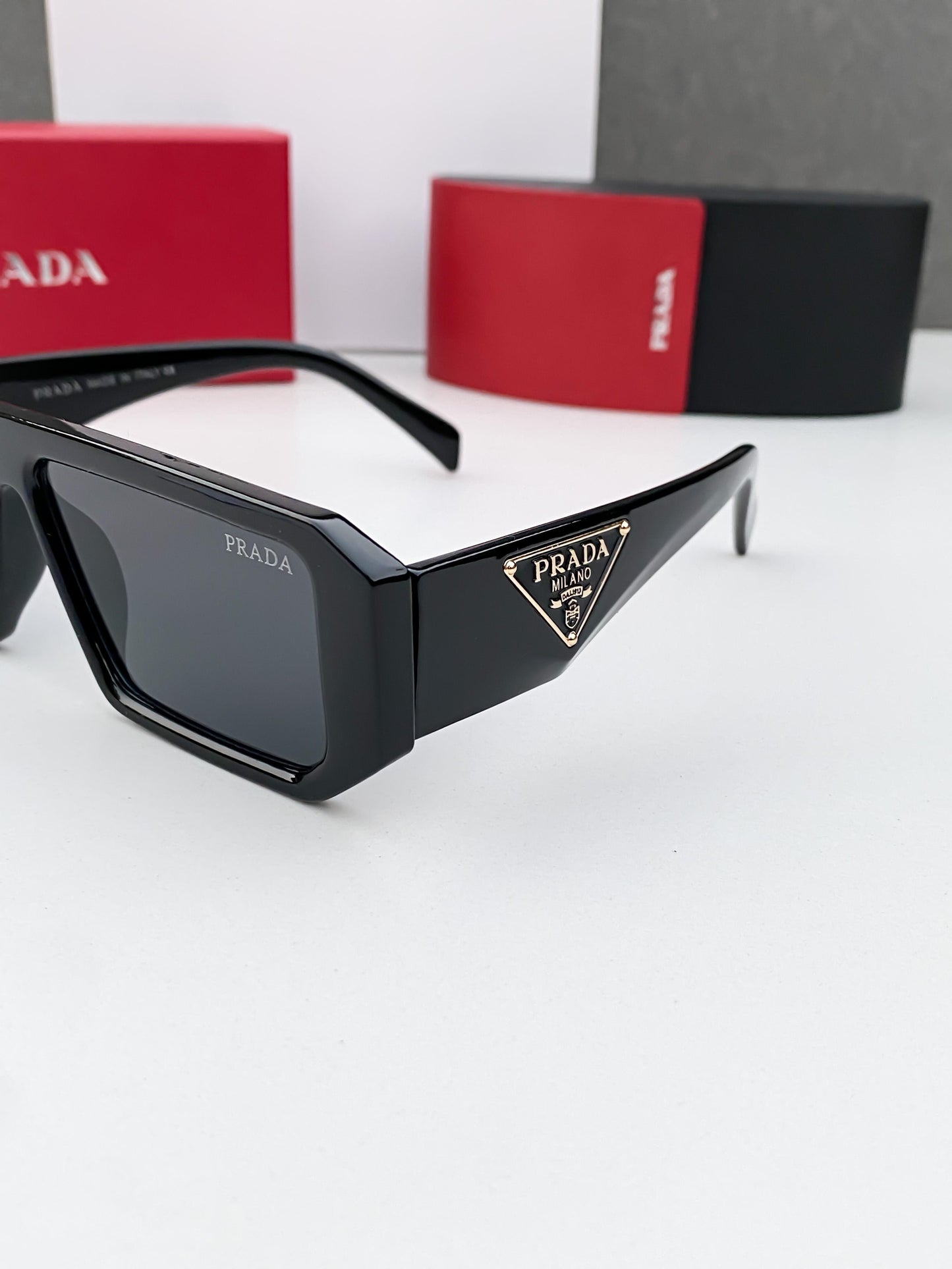 PRADA 132 FULL BLACK