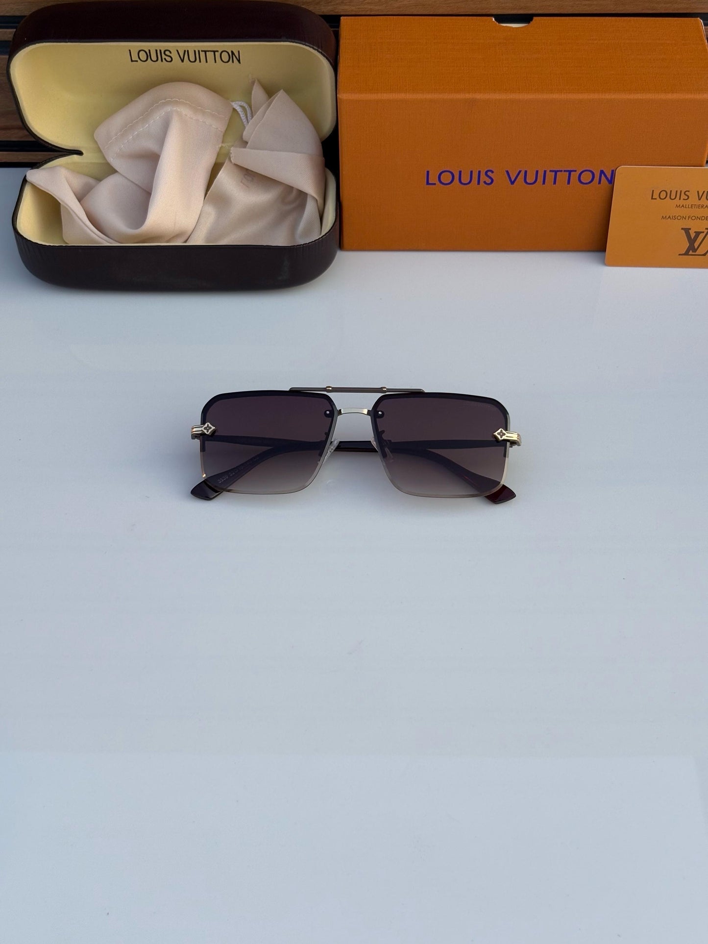 LOUIS VUITTON 3529