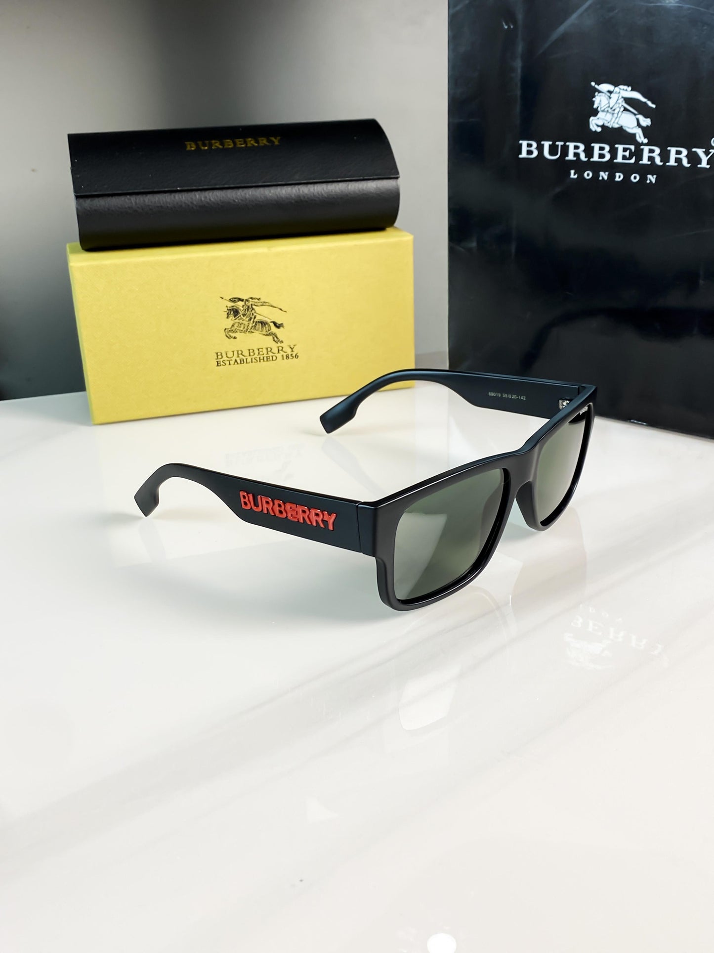 BURBERRY BLACK GREEN RED LOGO