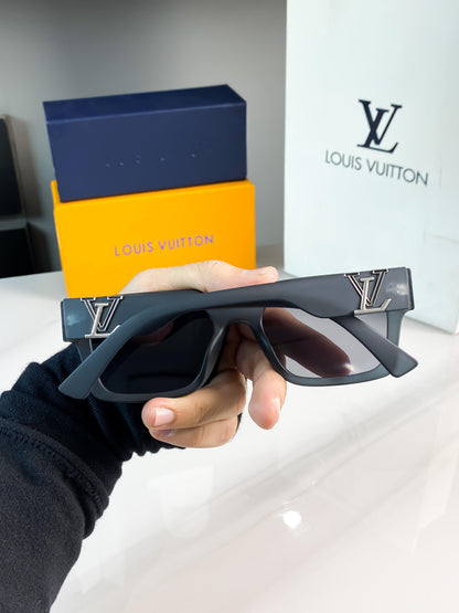 LOUIS VUITTON GREY BLACK