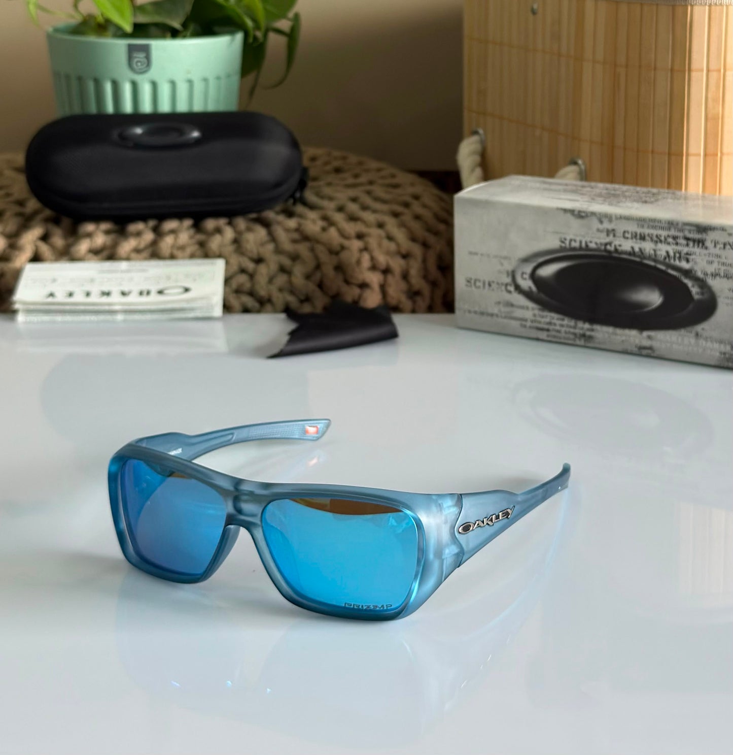 OAKLEY