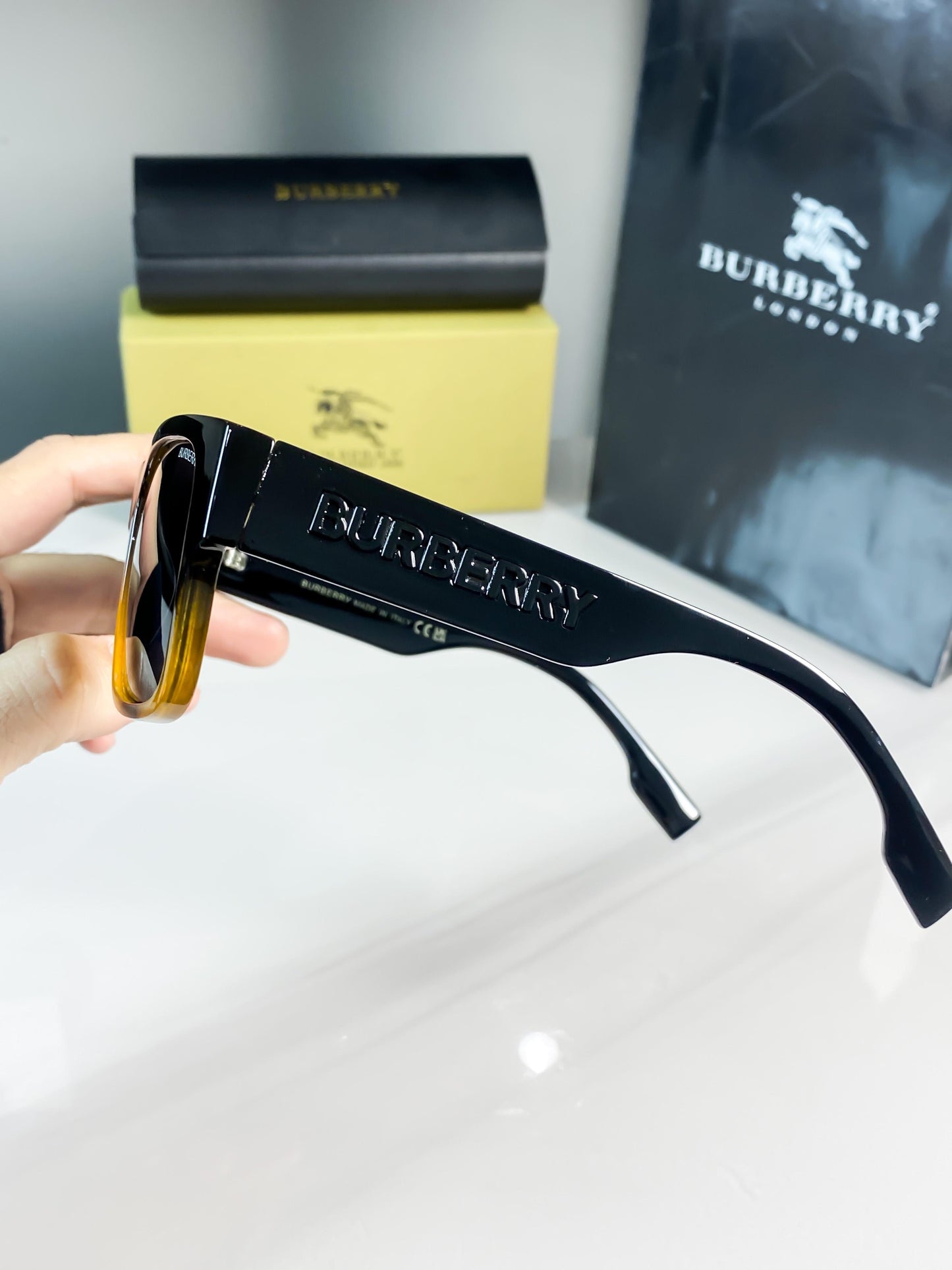 BURBERRY TIGER BLACK