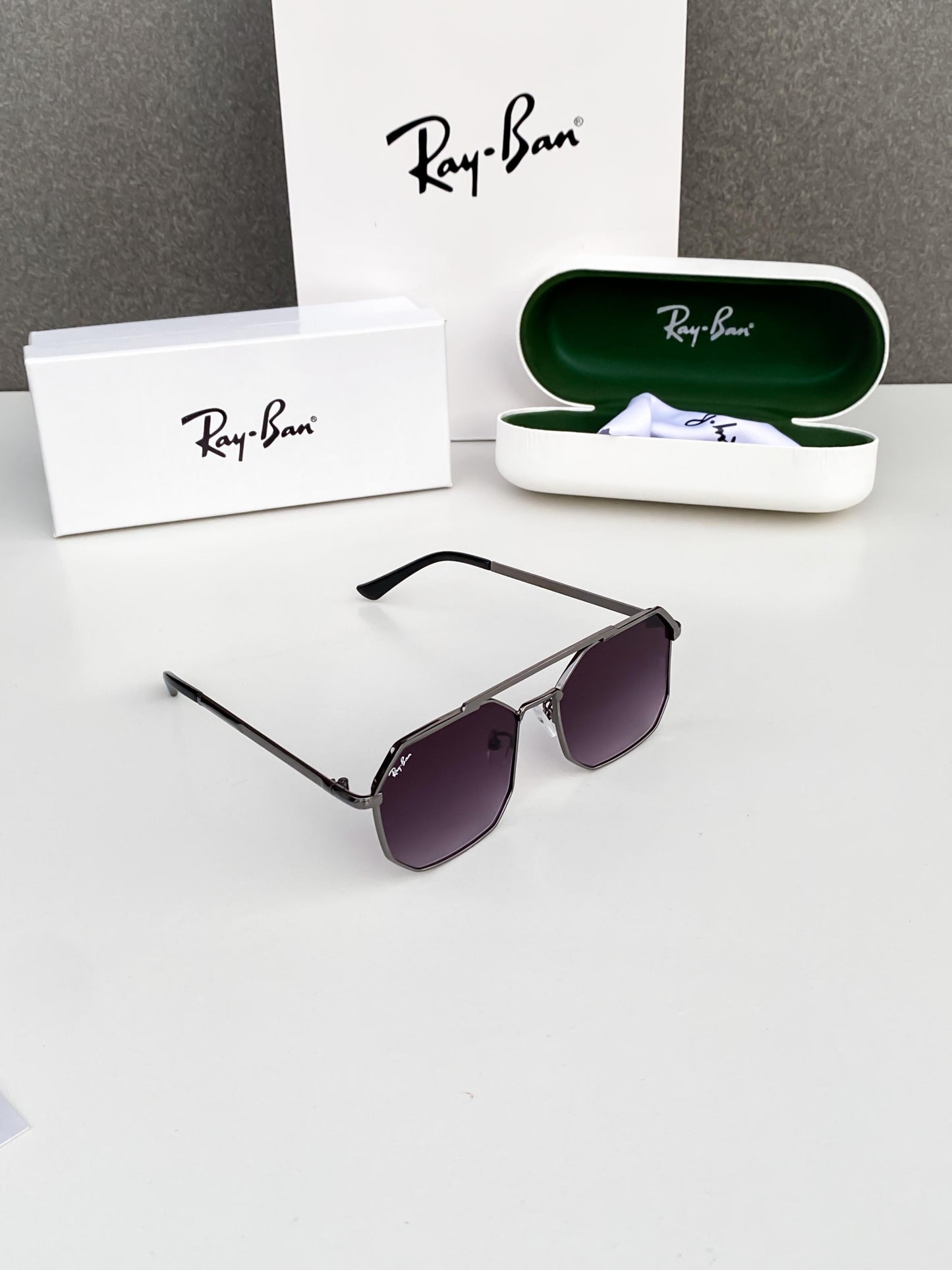 RAYBAN GUN BLACK WITH SHADES