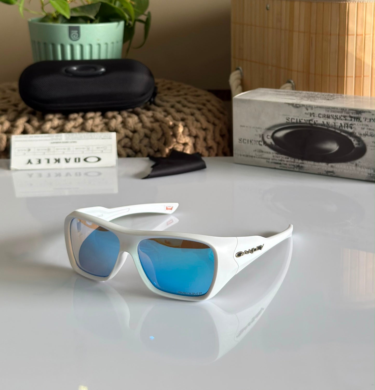 OAKLEY