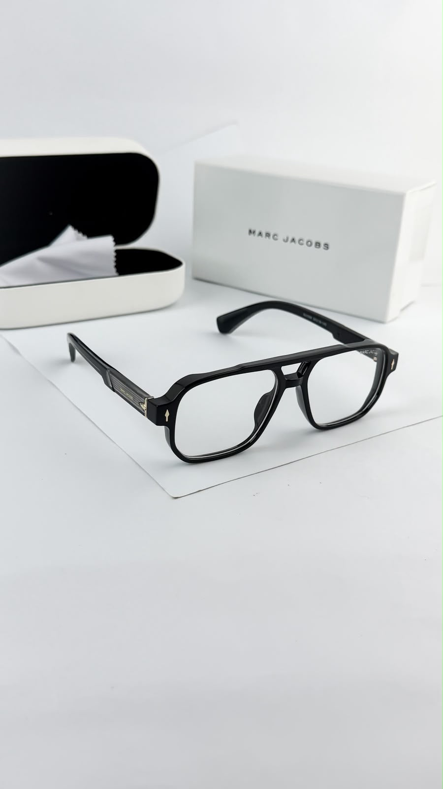 MARC JACOBS