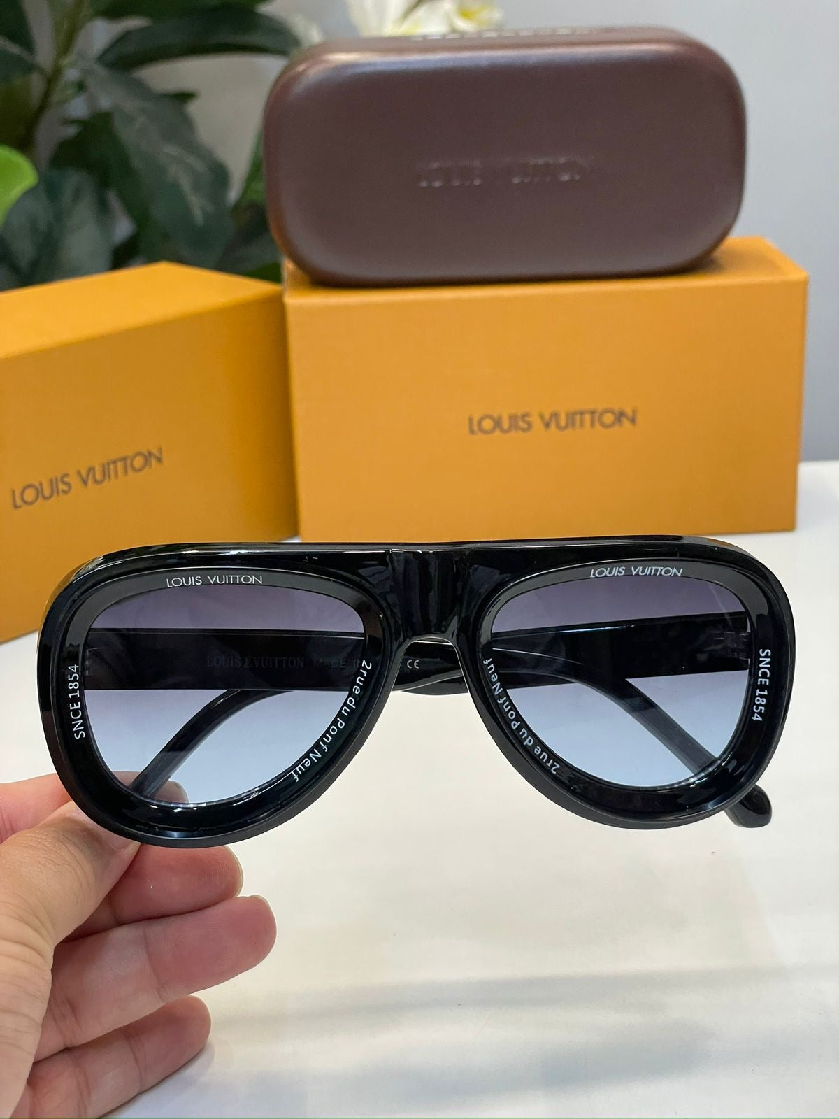 LOUIS VUITTON 98206 BLACK