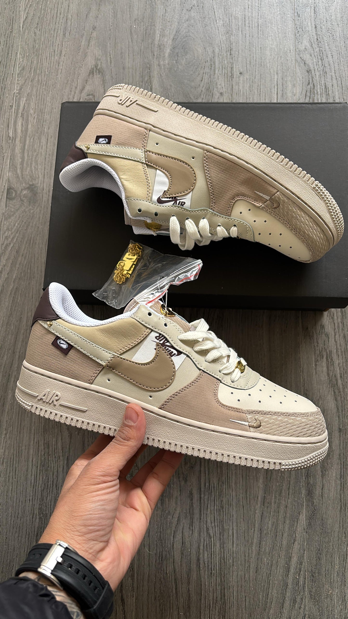 NIKE AIRFORCE BROWN