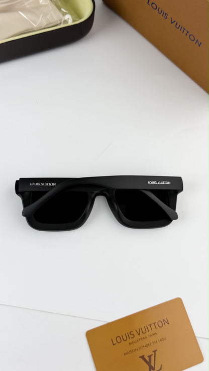 LOUIS VUITTON BLACK