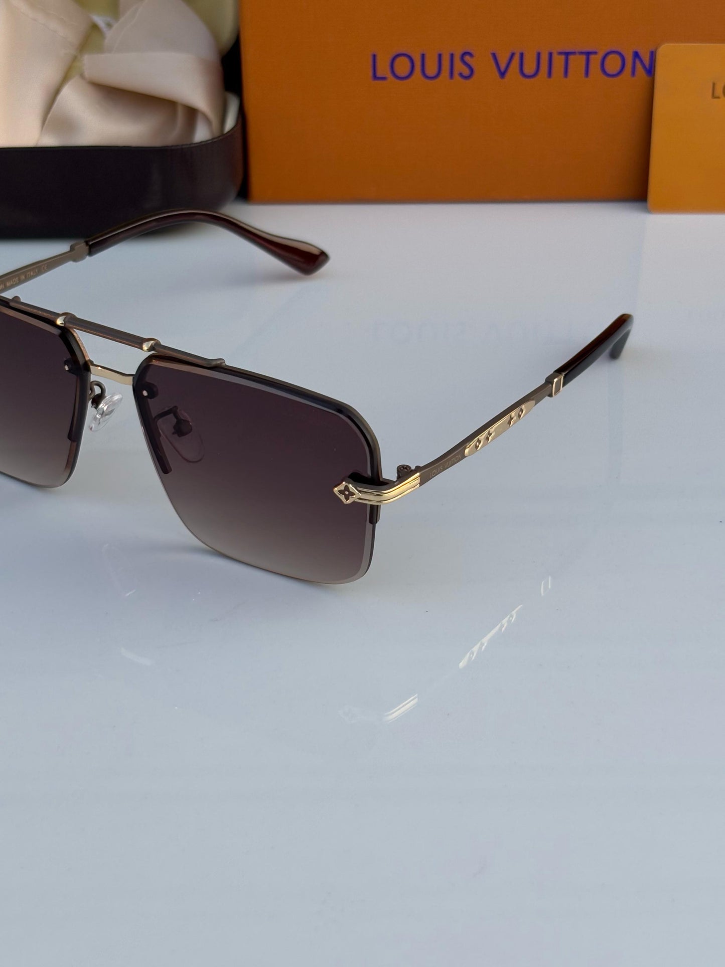 LOUIS VUITTON 3529