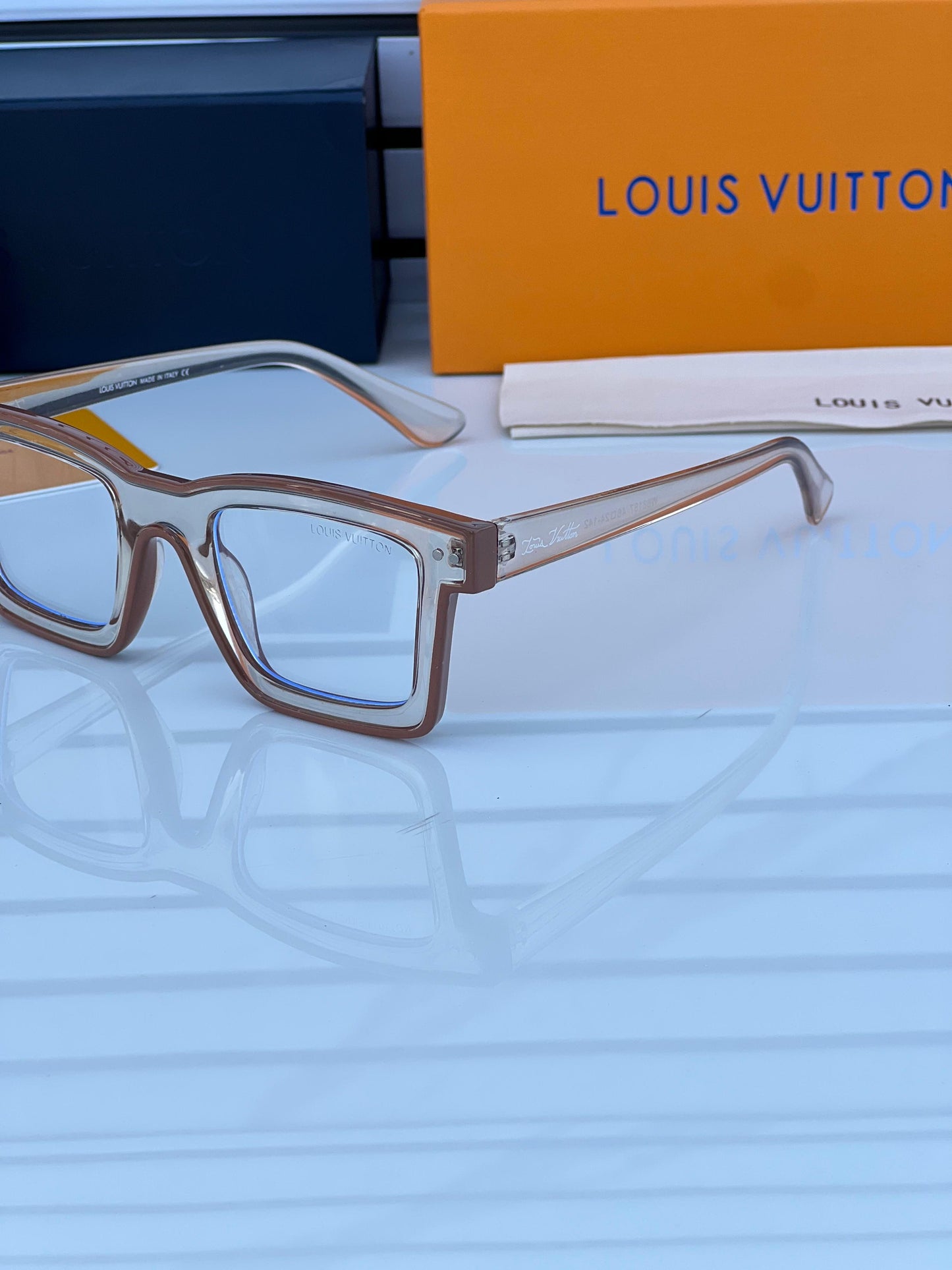 LOUIS VUITTON FRAME BROWN PLANO