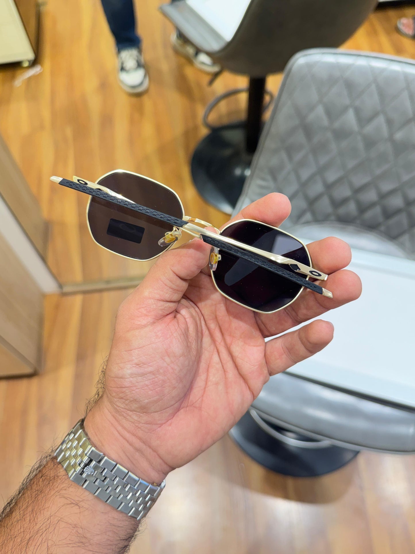 OAKLEY