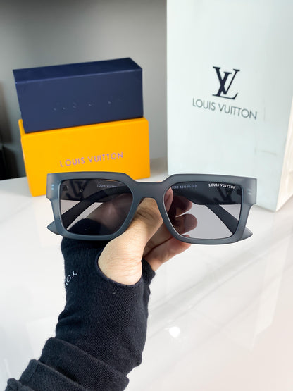 LOUIS VUITTON GREY BLACK