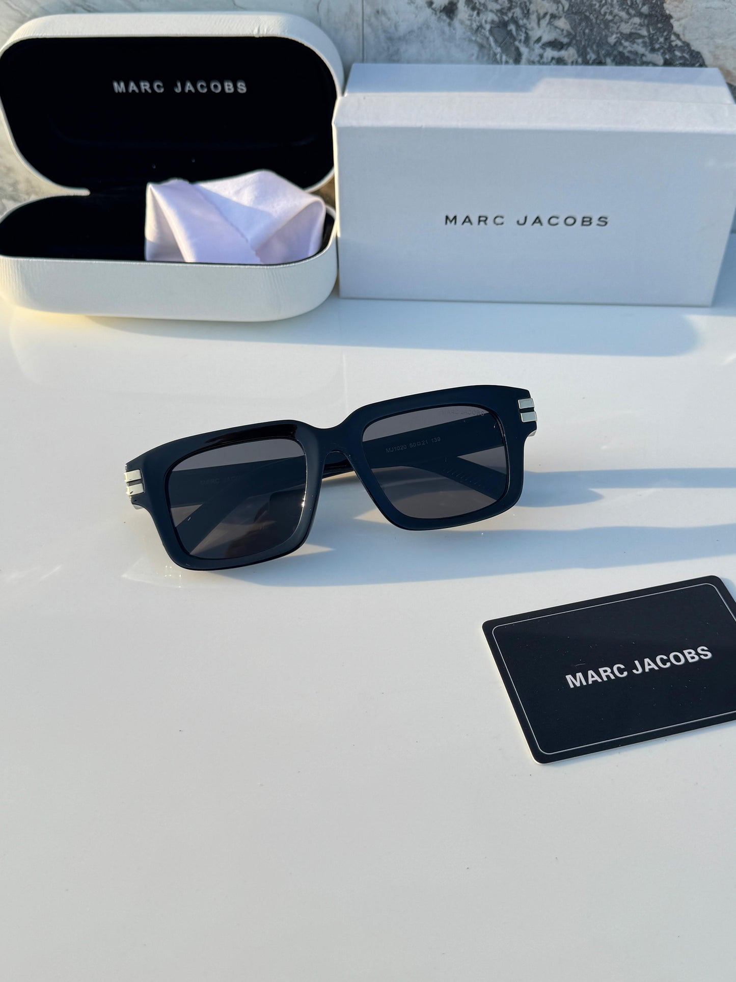 MARC JACOBS