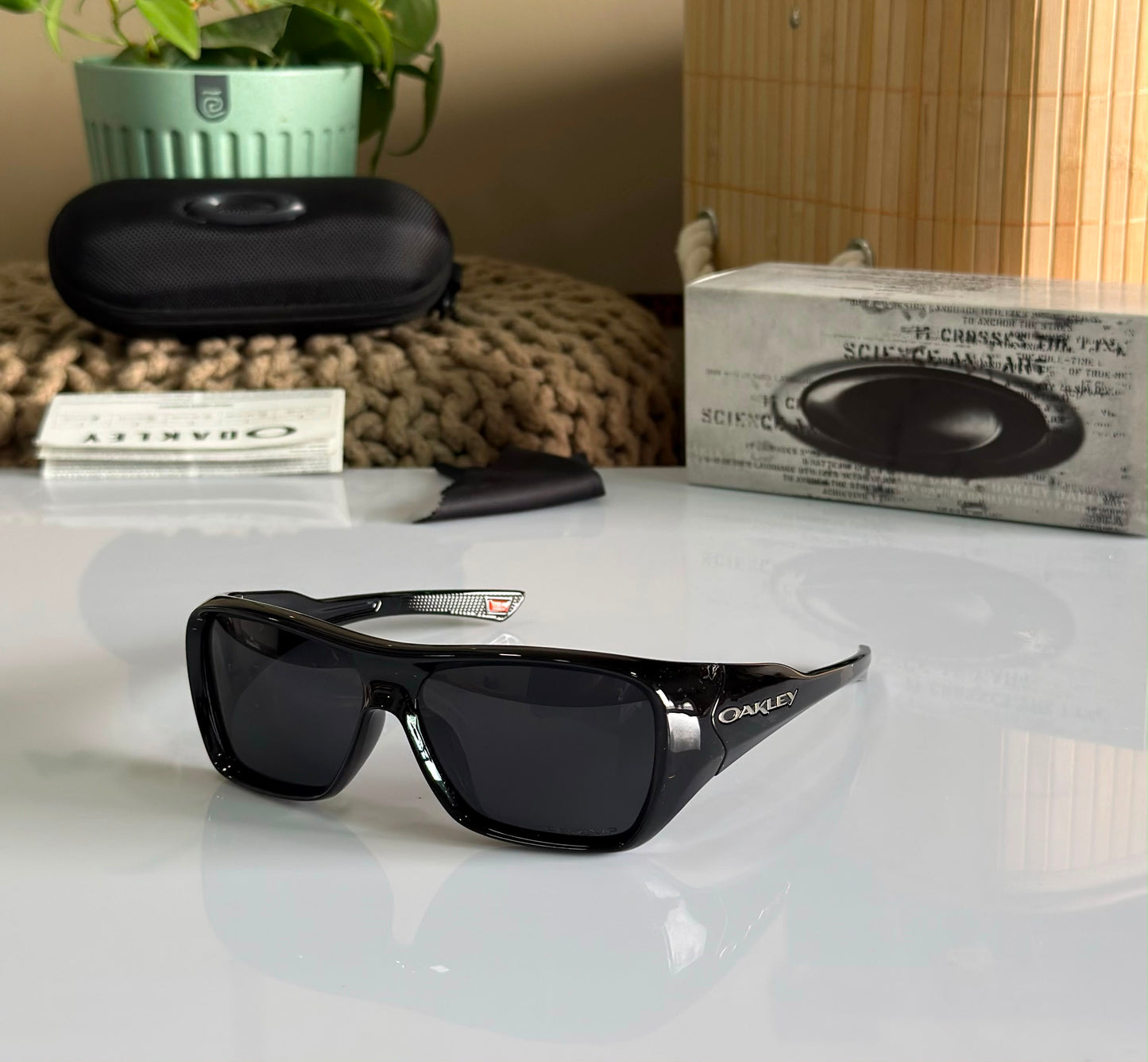 OAKLEY