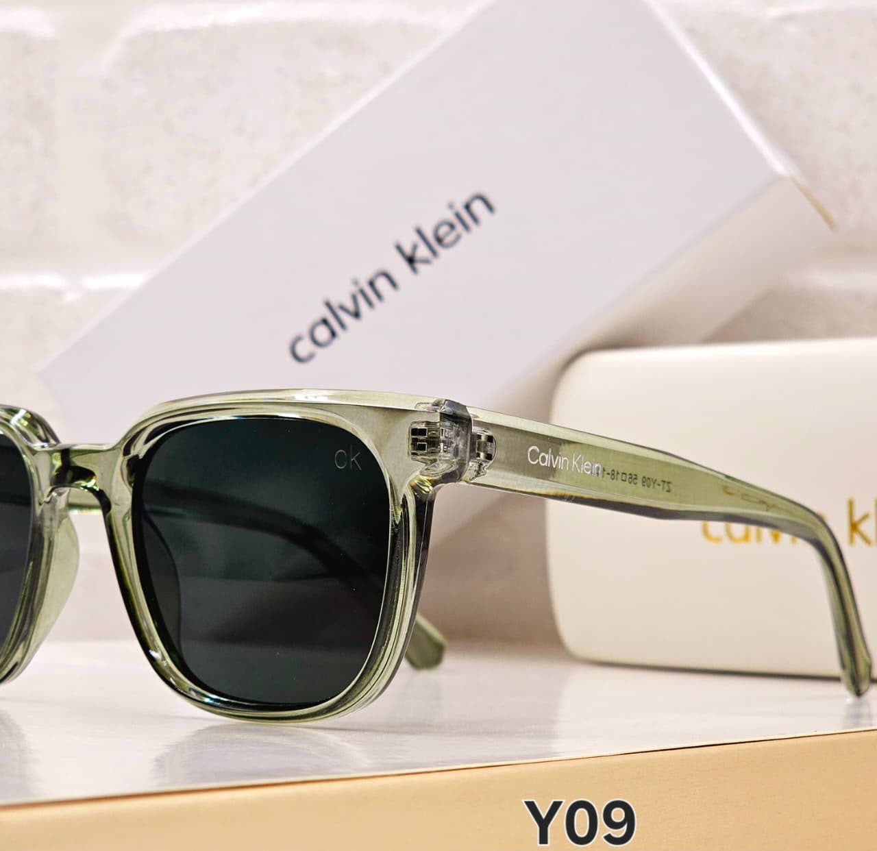CALVIN KLEIN GREEN LIGHT