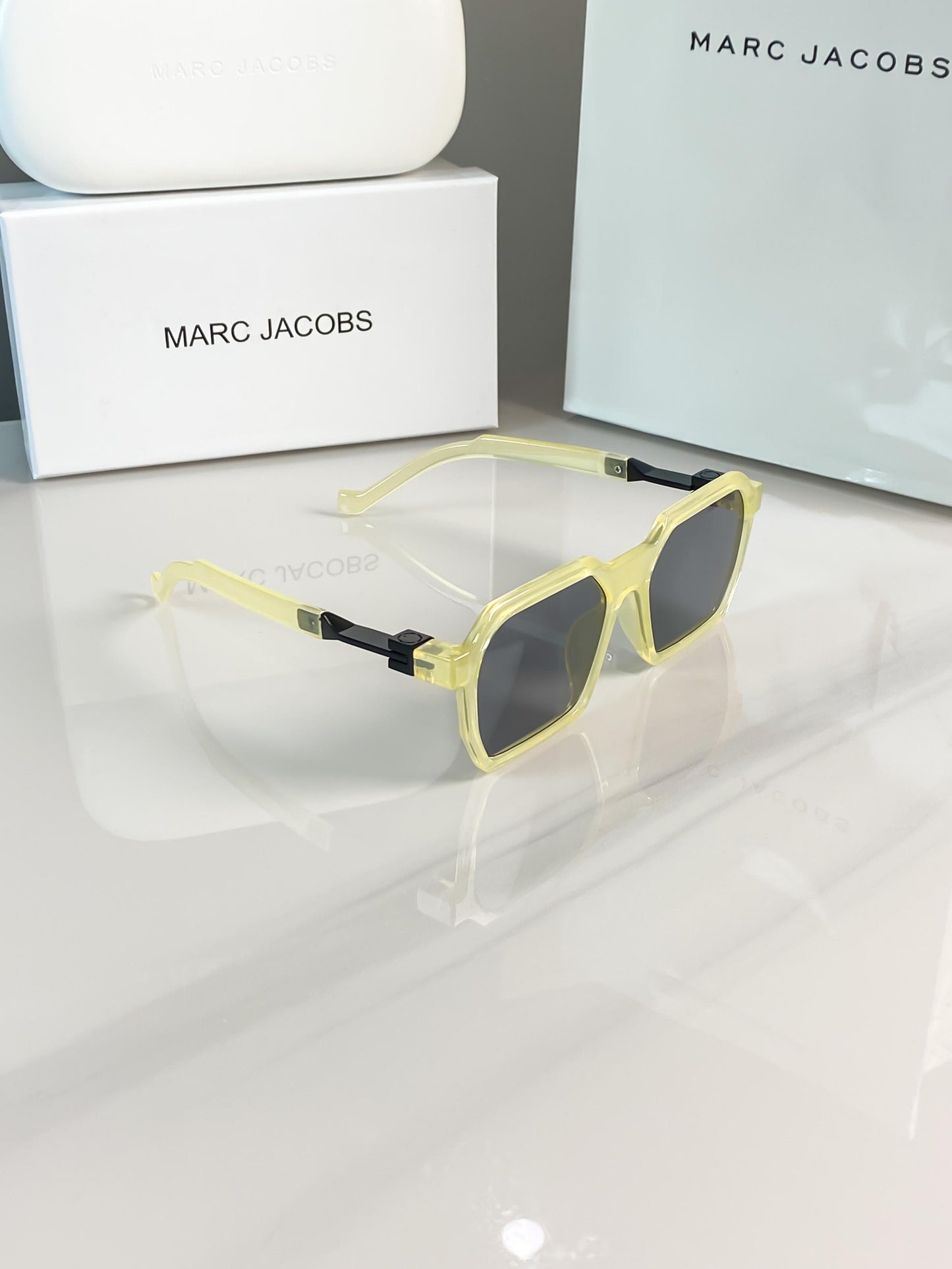 MARC JACOBS BLACK YELLOW