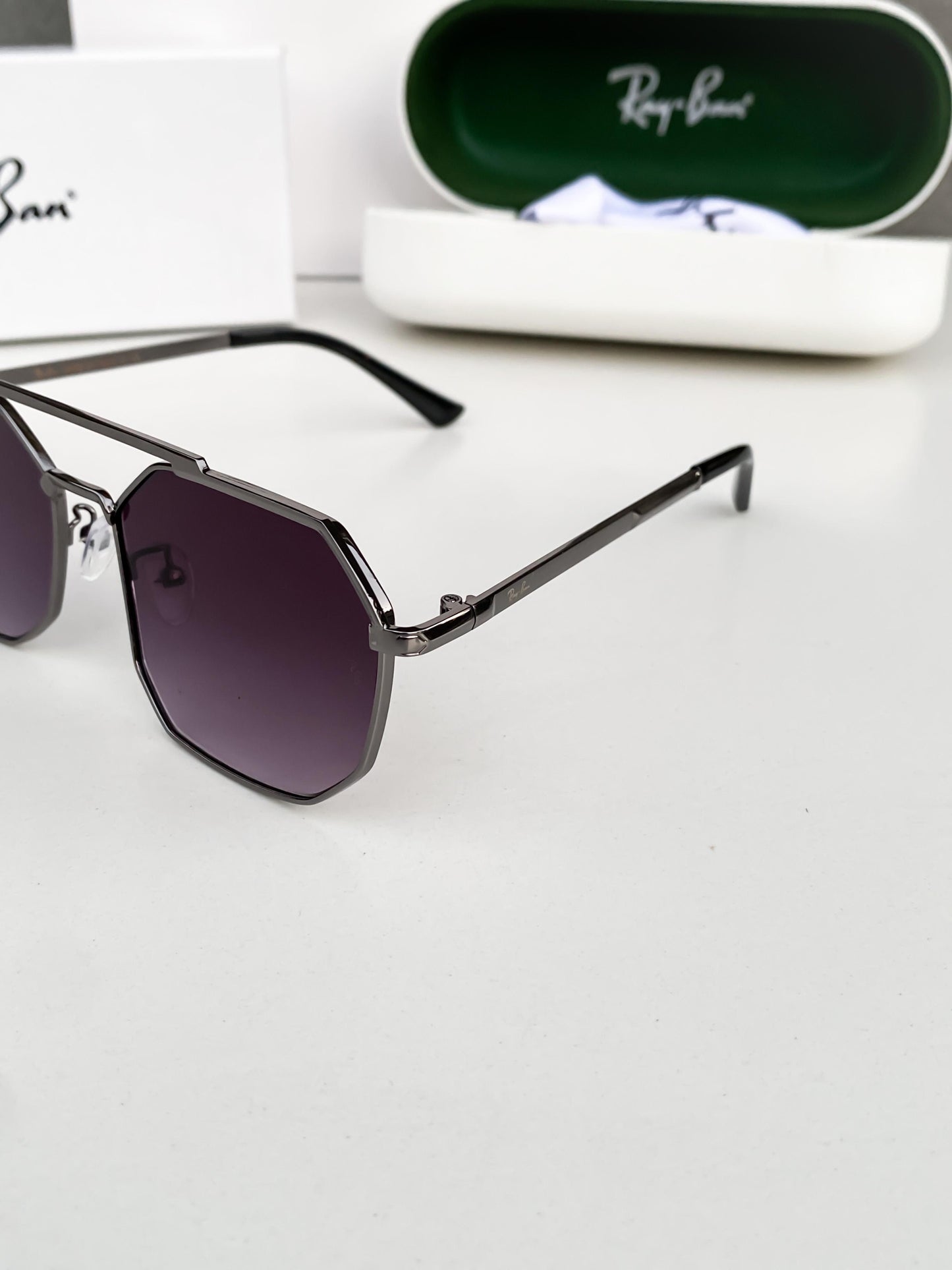 RAYBAN GUN BLACK WITH SHADES