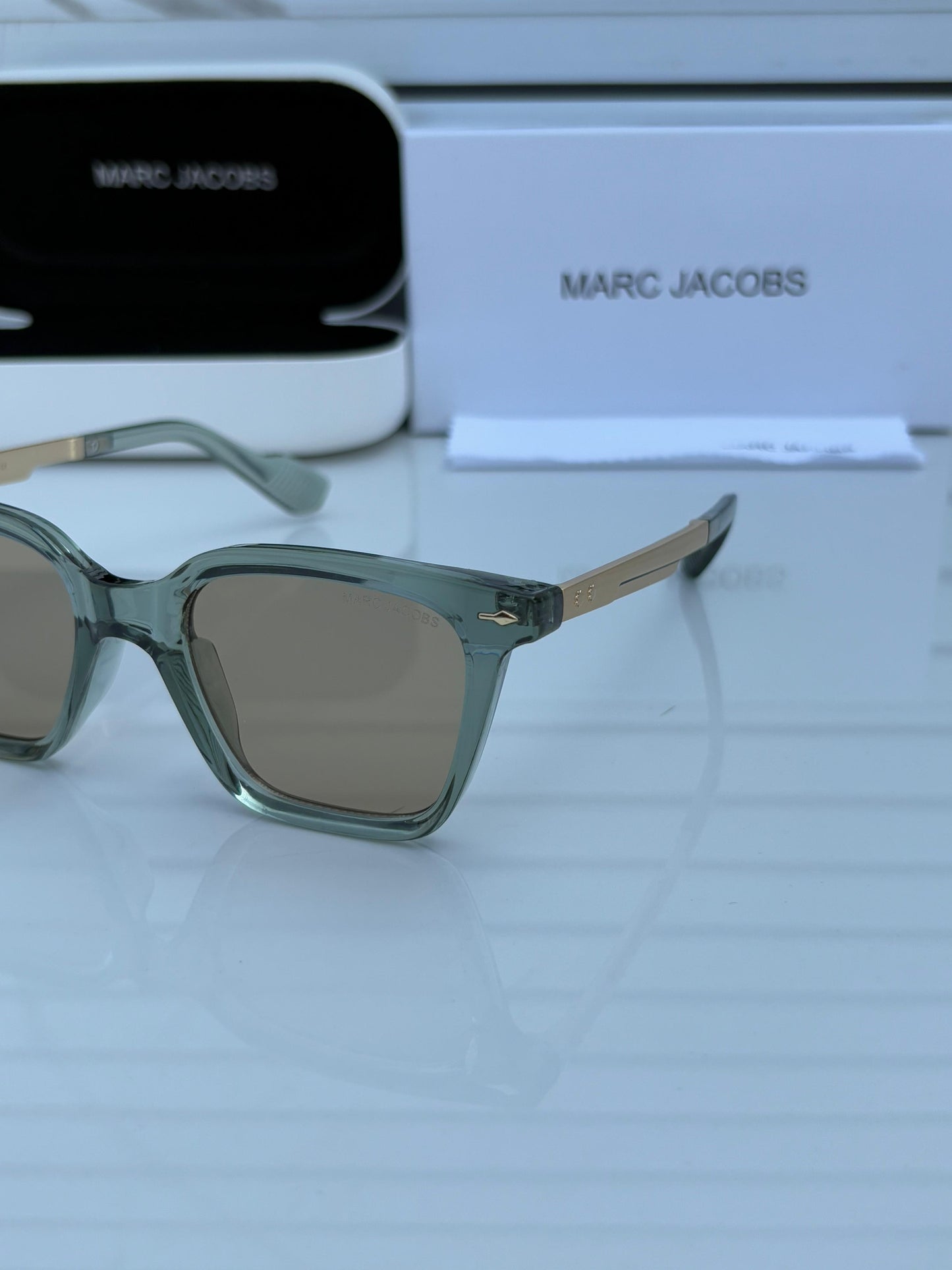 MARC JACOBS 6069