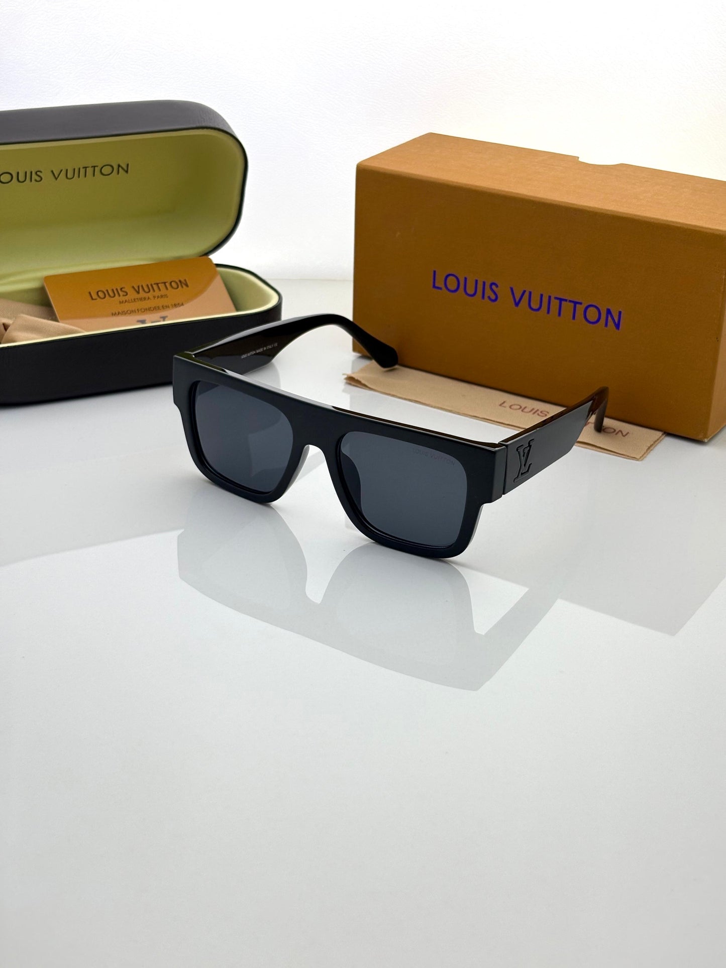 LOUIS VUITTON 6026