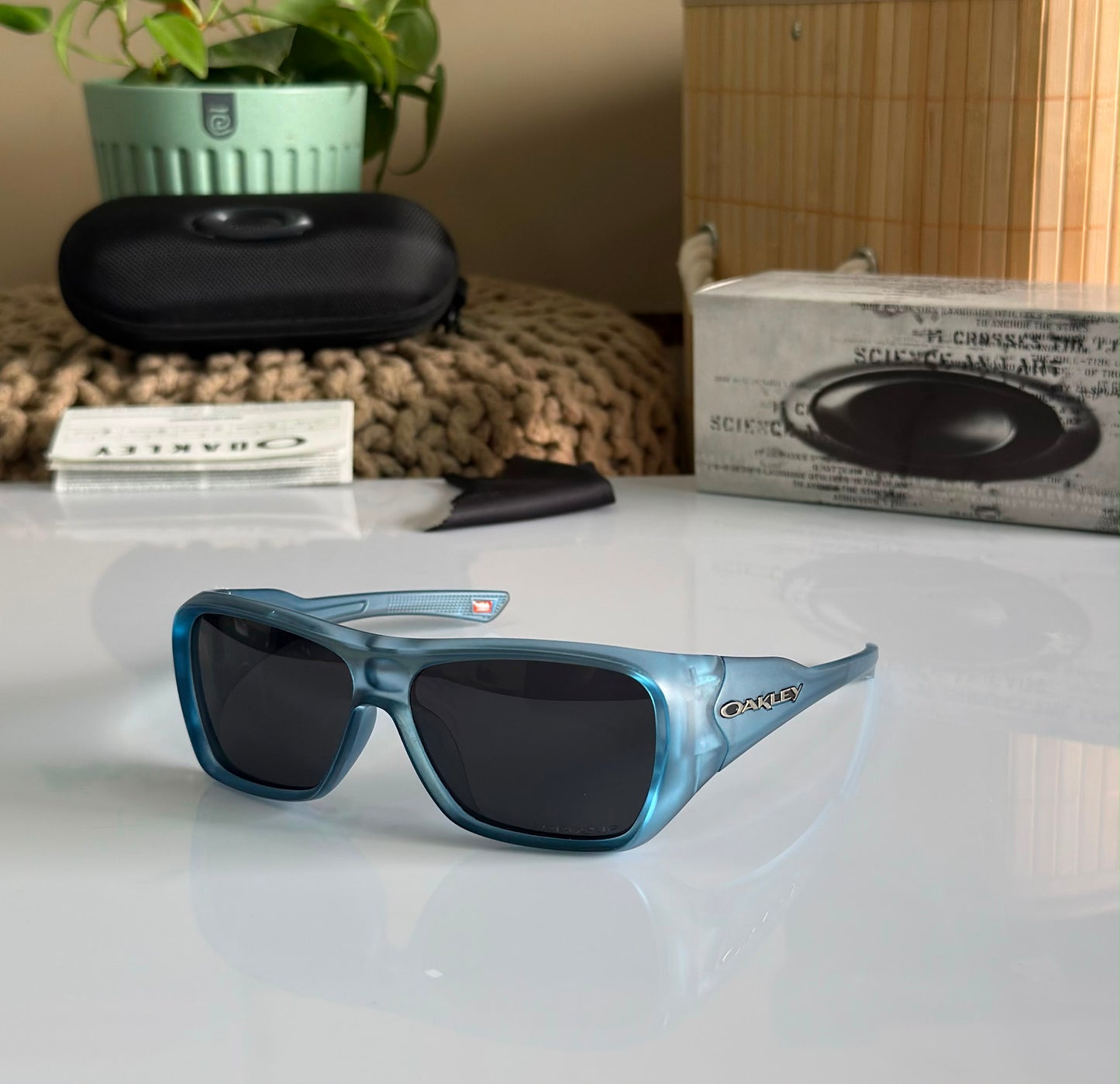 OAKLEY