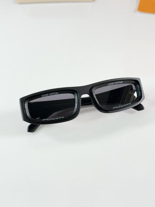 Louis_Vuitton_6190_Black