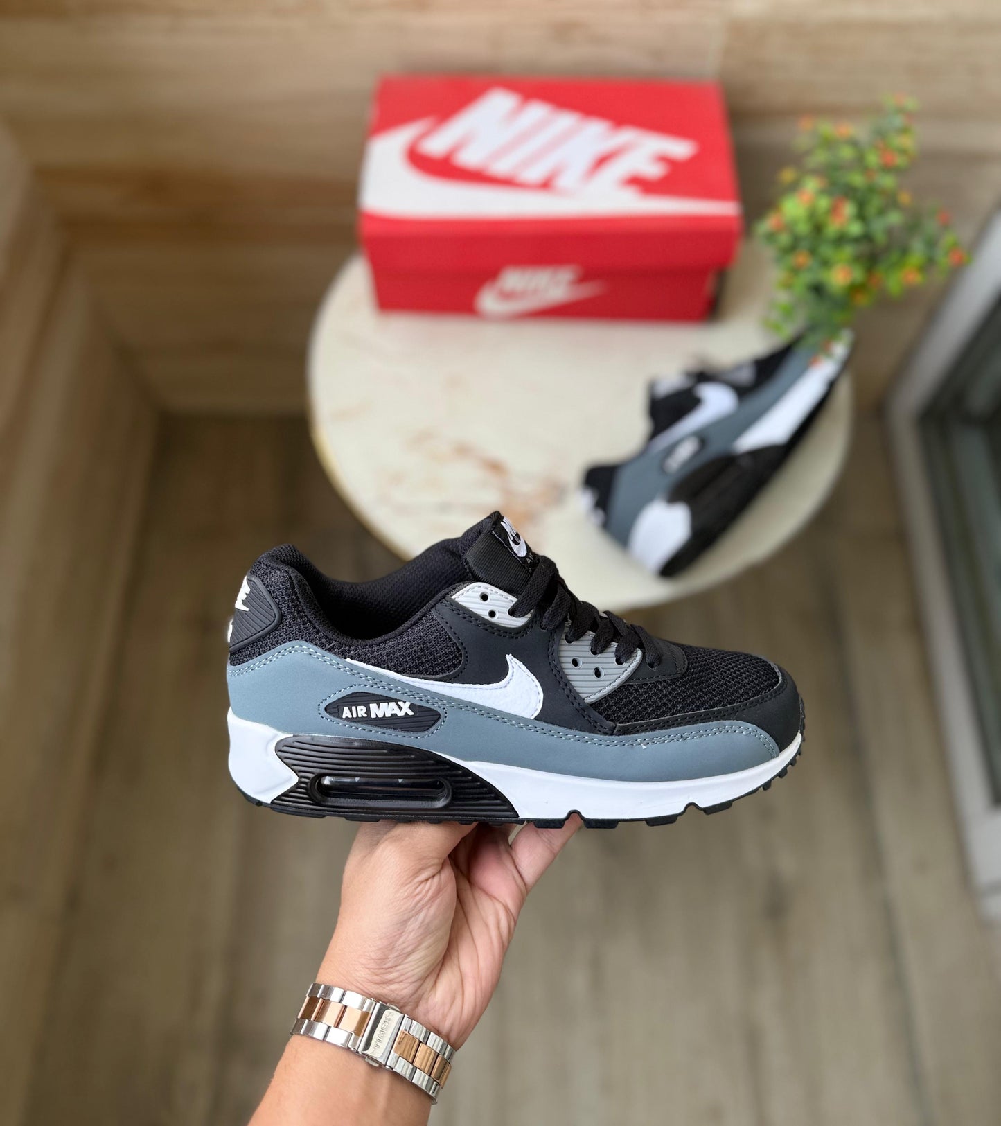 NIKE