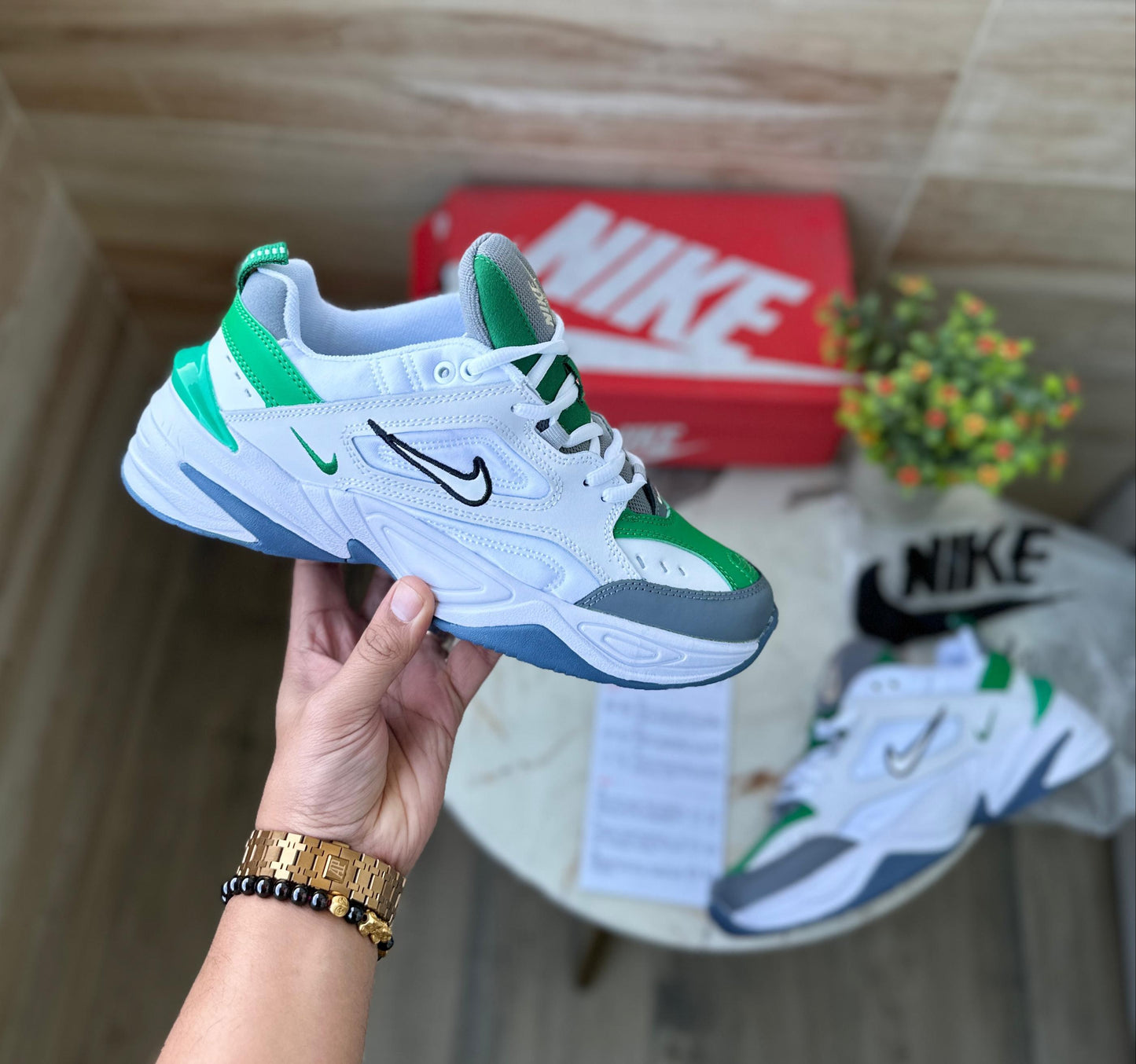 NIKE